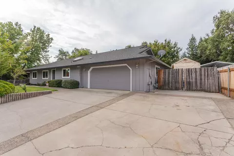 3171 Barrel Ct, Redding, CA 96001 photo 2