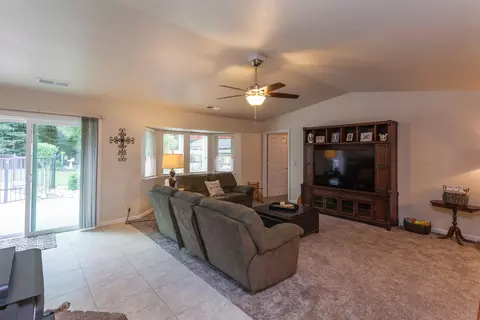 3171 Barrel Ct, Redding, CA 96001 photo 10