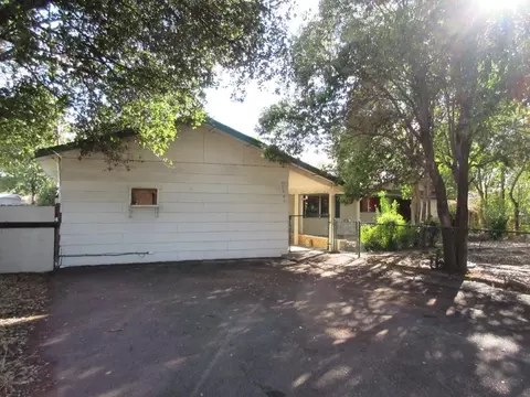 1541 Mistletoe Ln, Redding, CA 96002 photo 3