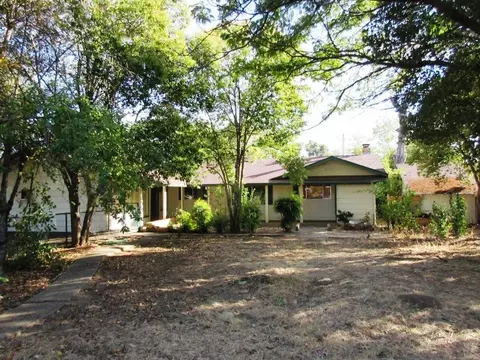 1541 Mistletoe Ln, Redding, CA 96002 photo 2