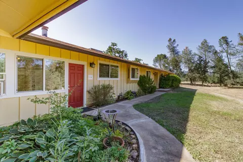 12800 Akrich St, Redding, CA 96003 photo 2