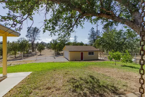 12800 Akrich St, Redding, CA 96003 photo 4