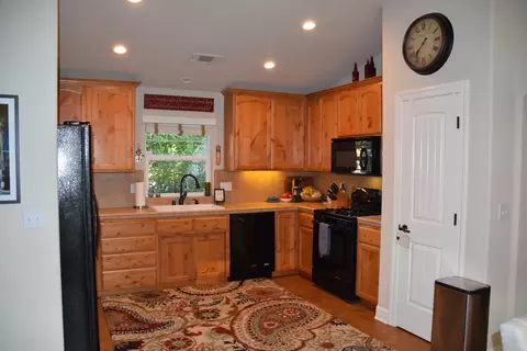 6513 Capitola Pl, Redding, CA 96001 photo 2