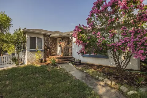 874 Lakeview Dr, Redding, CA 96001 photo 3
