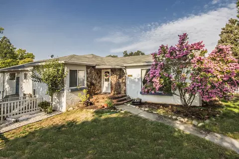 874 Lakeview Dr, Redding, CA 96001 photo 2