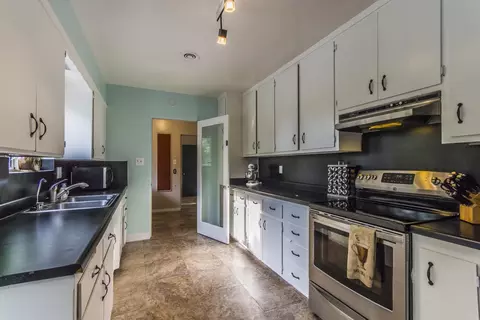 874 Lakeview Dr, Redding, CA 96001 photo 11