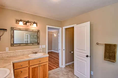 1421 Lakeside Dr, Redding, CA 96001 photo 20
