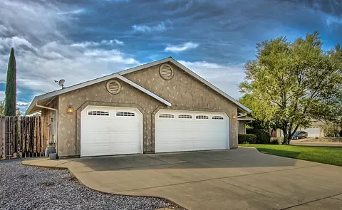 3902 Meadow Oak Way, Redding, CA 96002 photo 4