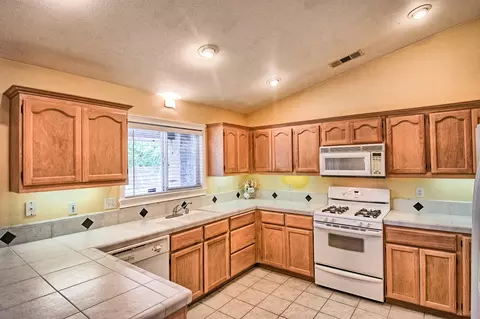 3902 Meadow Oak Way, Redding, CA 96002 photo 13