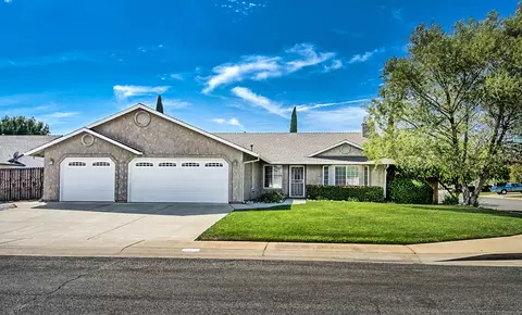 3902 Meadow Oak Way, Redding, CA 96002 photo 2