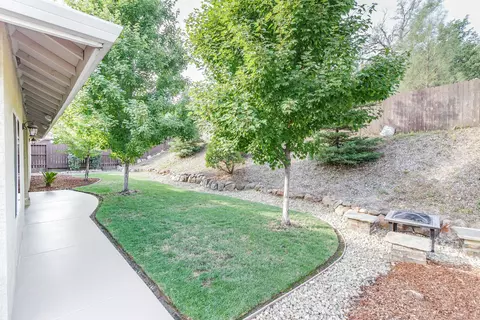 1004 Montclair Dr, Redding, CA 96003 photo 22