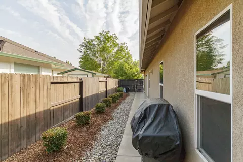 1004 Montclair Dr, Redding, CA 96003 photo 23