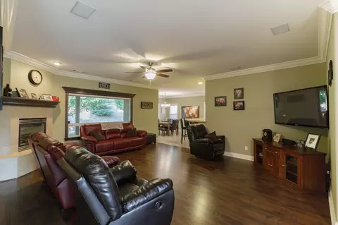 1004 Montclair Dr, Redding, CA 96003 photo 5