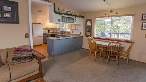 22077 Hidden Valley Dr, Redding, CA 96003 photo 3