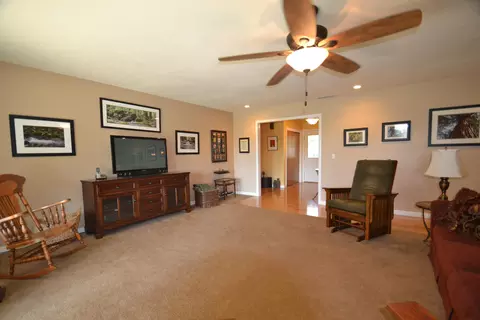 3886 Cheryl Dr, Redding, CA 96002 photo 2