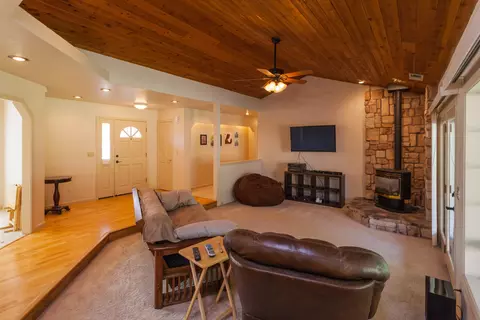 1529 Arroyo Manor Dr, Redding, CA 96003 photo 3