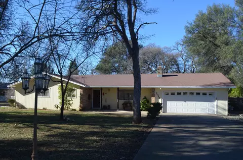 7056 Riata Dr, Redding, CA 96002 photo 1