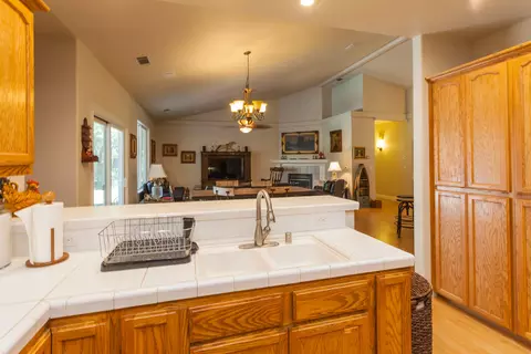 7380 Quiet Dr, Anderson, CA 96007 photo 10