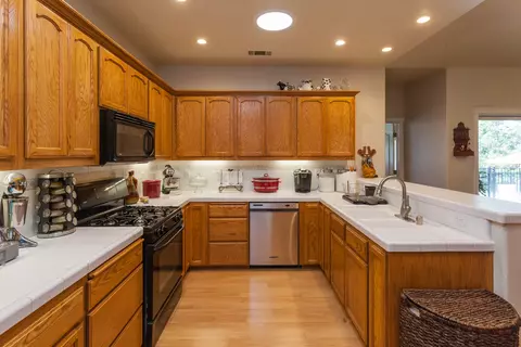 7380 Quiet Dr, Anderson, CA 96007 photo 9