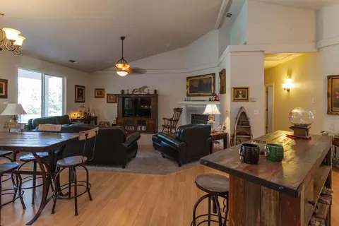 7380 Quiet Dr, Anderson, CA 96007 photo 5