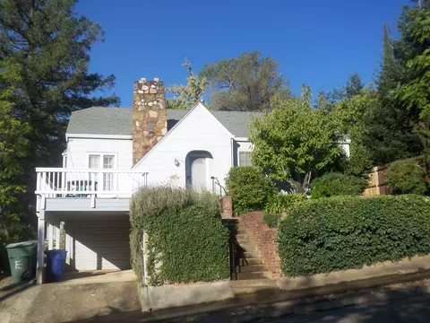 1332 Willis St, Redding, CA 96001 photo 2