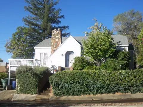 1332 Willis St, Redding, CA 96001 photo 1