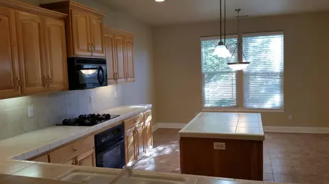 512 Castenda Dr, Redding, CA 96003 photo 3