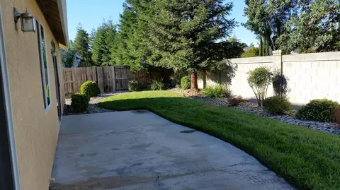 512 Castenda Dr, Redding, CA 96003 photo 2