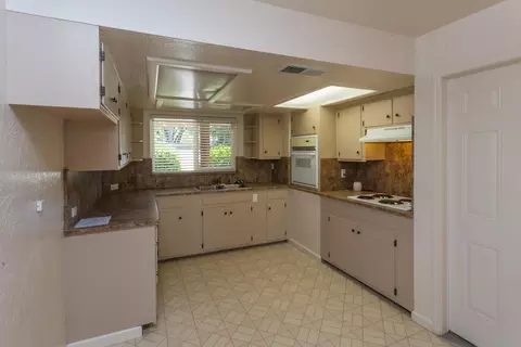 3230 Sunset Dr, Redding, CA 96001 photo 5