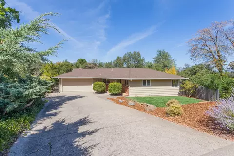 3230 Sunset Dr, Redding, CA 96001 photo 2