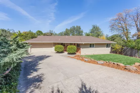 3230 Sunset Dr, Redding, CA 96001 photo 1