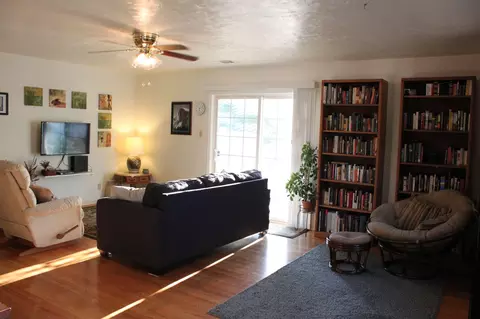 2950 Churn Ct, Redding, CA 96002 photo 8
