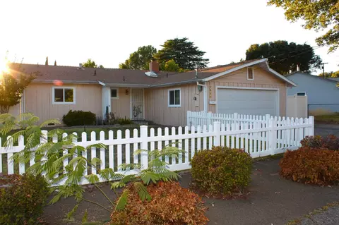 2950 Churn Ct, Redding, CA 96002 photo 1