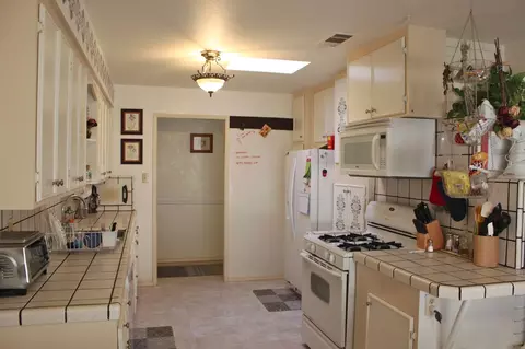 2950 Churn Ct, Redding, CA 96002 photo 4