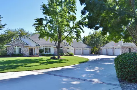 7435 Danish Ln, Redding, CA 96002 photo 2