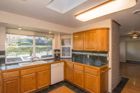 3670 Cheryl Dr, Redding, CA 96002 photo 4