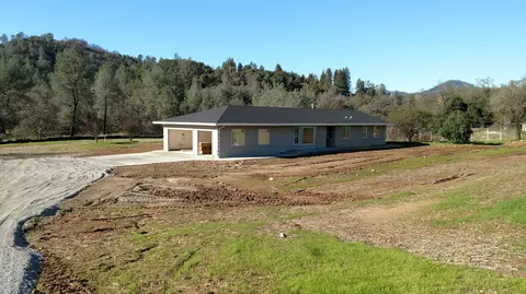 19907 Lazy J Ln, Redding, CA 96003 photo 2