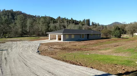 19907 Lazy J Ln, Redding, CA 96003 photo 1