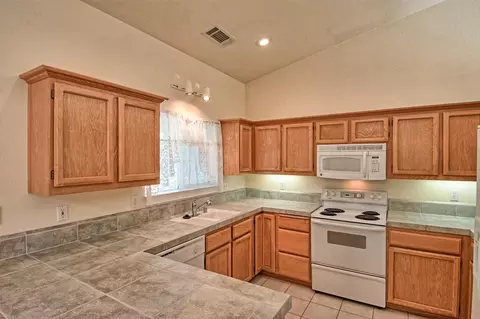 818 Fountain Cir, Redding, CA 96003 photo 10