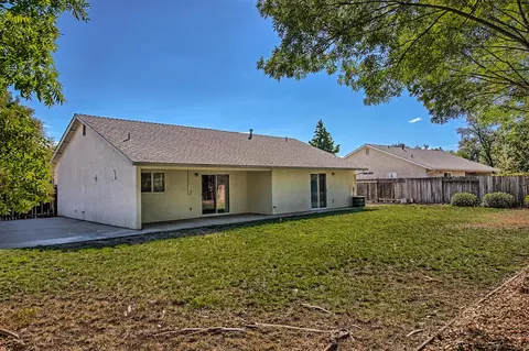 818 Fountain Cir, Redding, CA 96003 photo 25