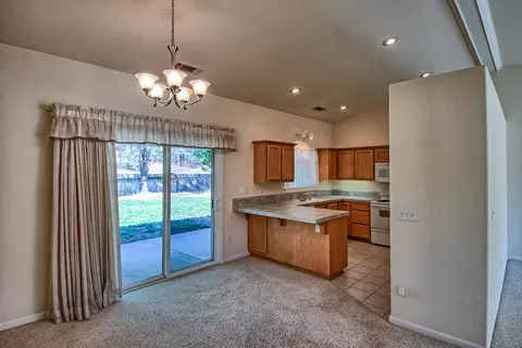 818 Fountain Cir, Redding, CA 96003 photo 8
