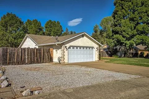 818 Fountain Cir, Redding, CA 96003 photo 2