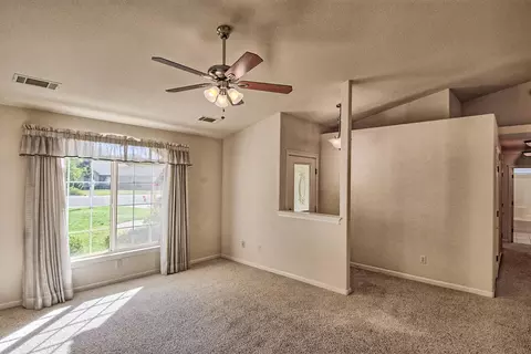 818 Fountain Cir, Redding, CA 96003 photo 4