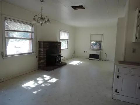 1470 Kenyon Dr, Redding, CA 96001 photo 4
