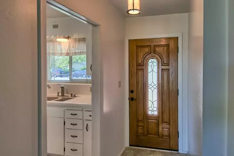 735 Oleta Dr, Redding, CA 96003 photo 3