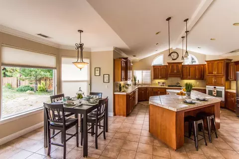 2547 Crescent Moon Ct, Redding, CA 96001 photo 11