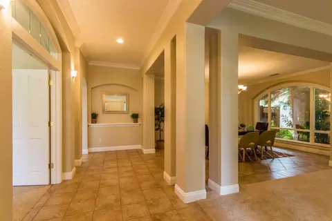 2547 Crescent Moon Ct, Redding, CA 96001 photo 4