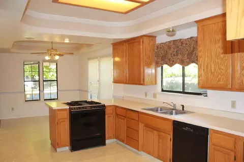 1159 Oak St, Red Bluff, CA 96080 photo 3