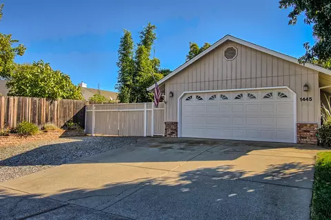 1445 Lavender Way, Redding, CA 96003 photo 3