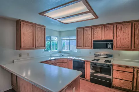 1445 Lavender Way, Redding, CA 96003 photo 7